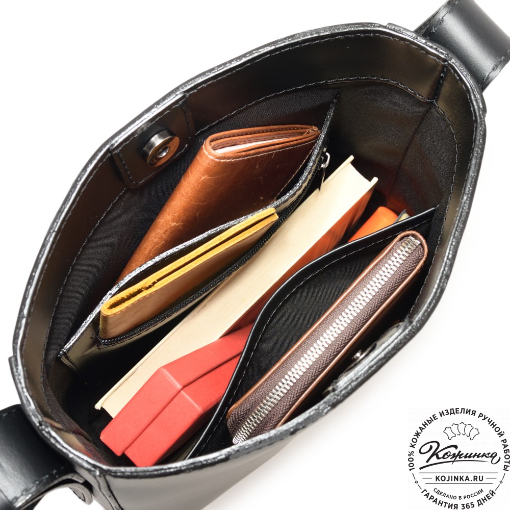 Женская кожаная сумка "Кантри" (черная)